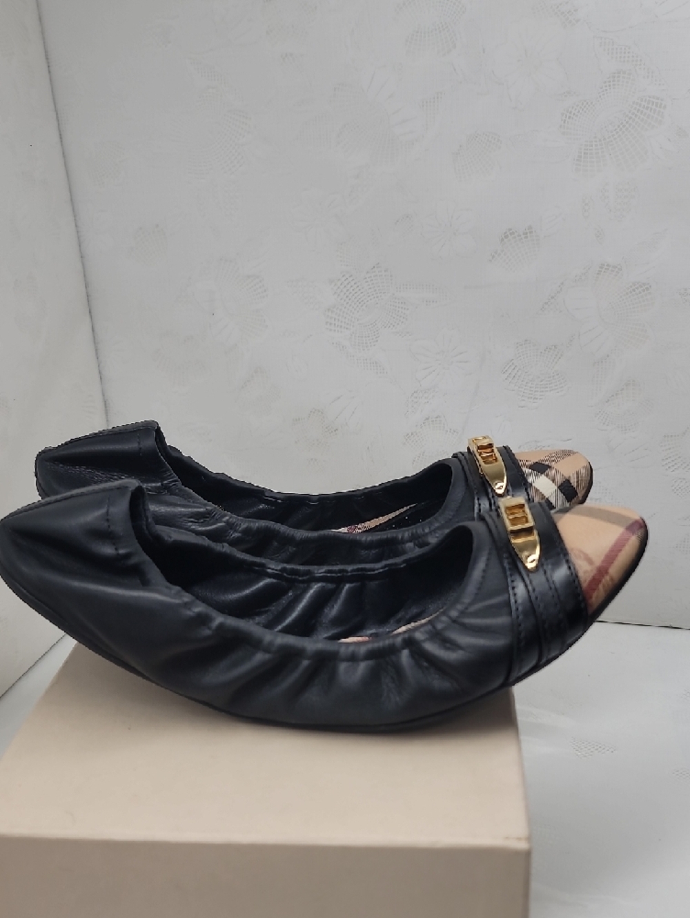 Burberry Black Leather Ballet Flats with Vintage Check Toe and Gold Accent - Picture 9 of 11